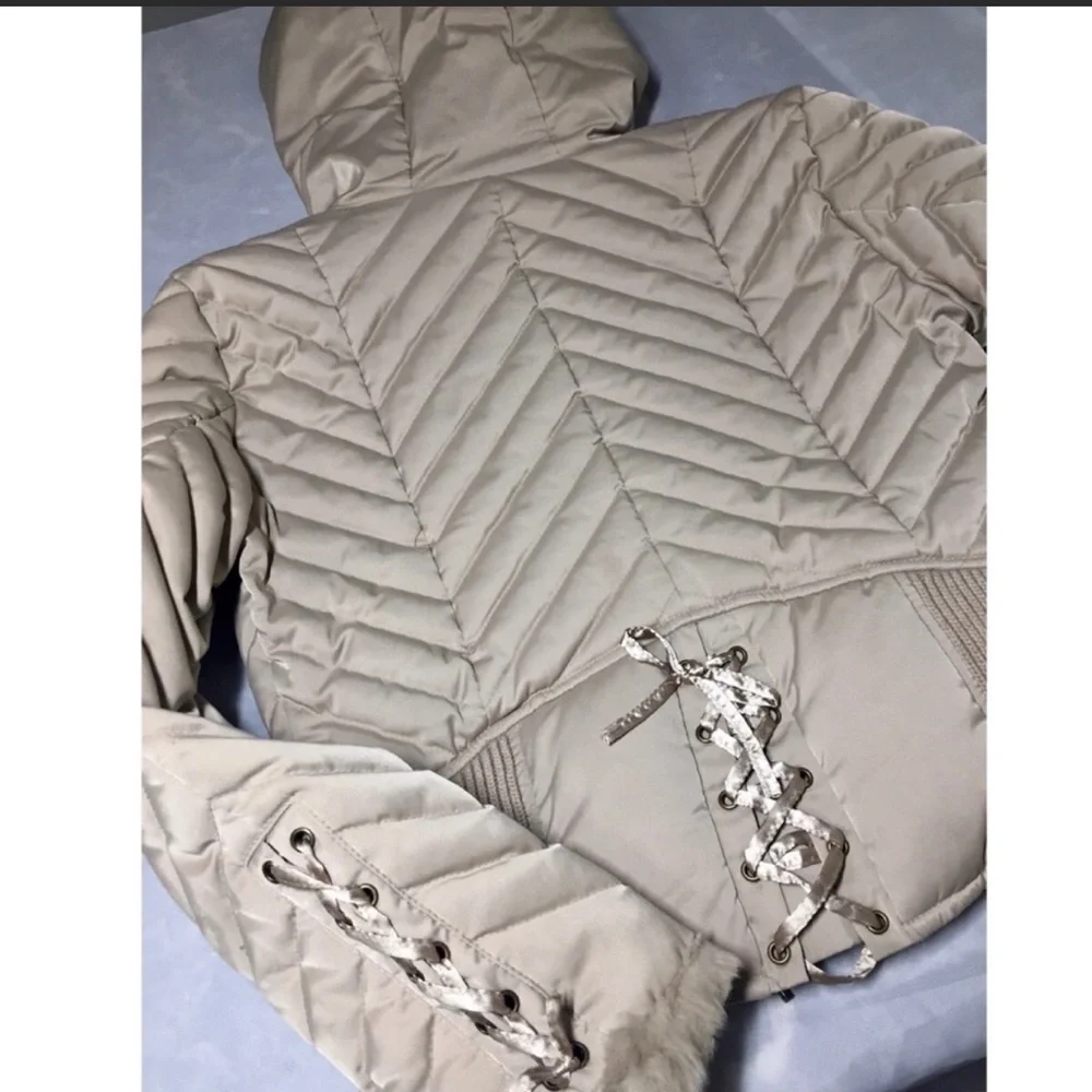 Gorgeous Bebe Tan faux fur quilted coat with hood Size M - Picture 6 of 9